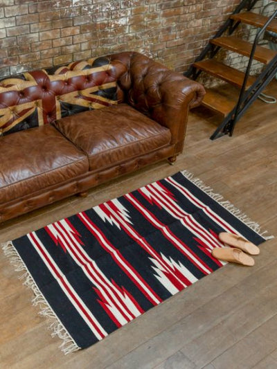 Handgewebter Teppich mit Navajo-Muster --M