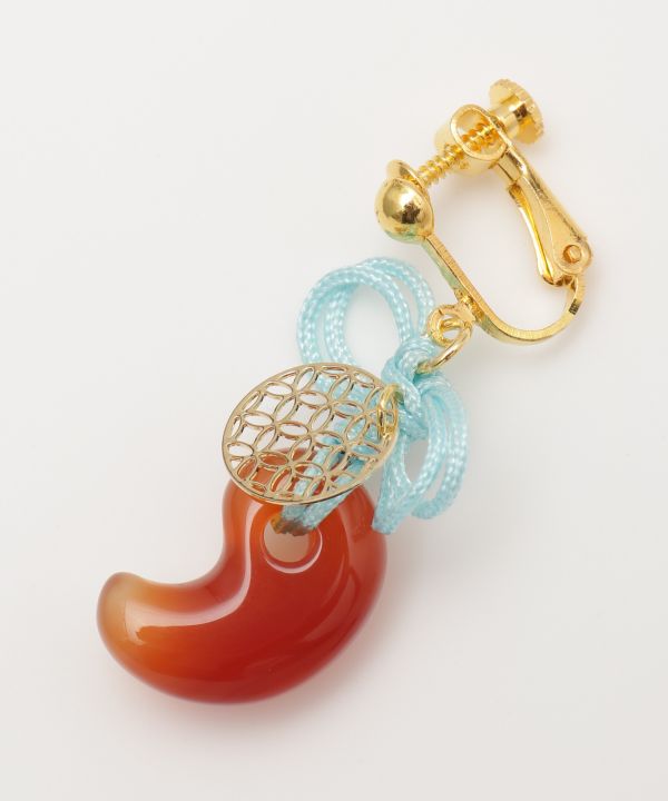 MAGATAMA Clip Earrings