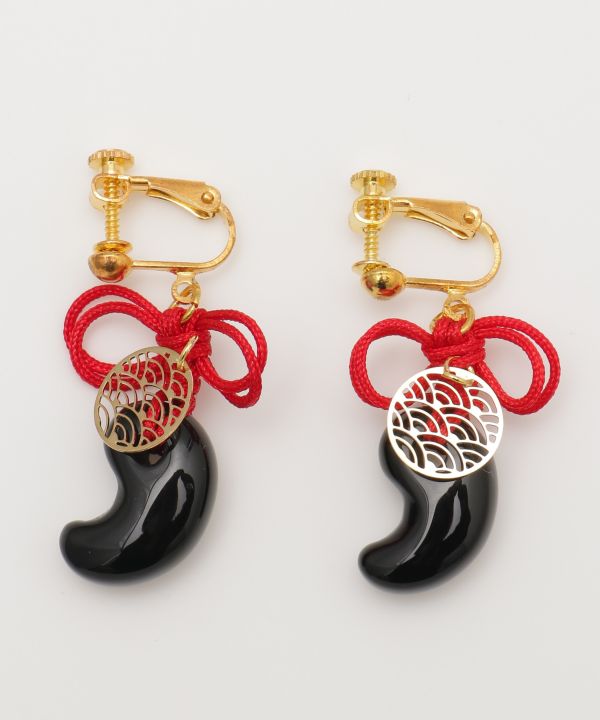 MAGATAMA Clip Earrings
