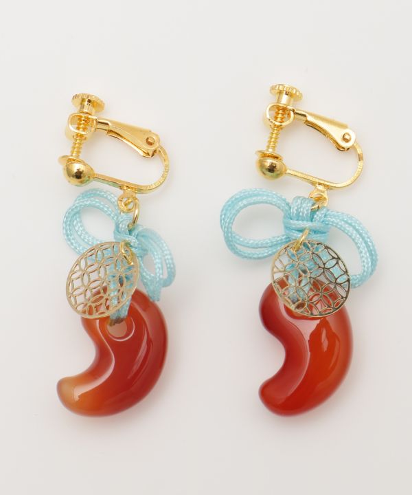 MAGATAMA Clip Earrings