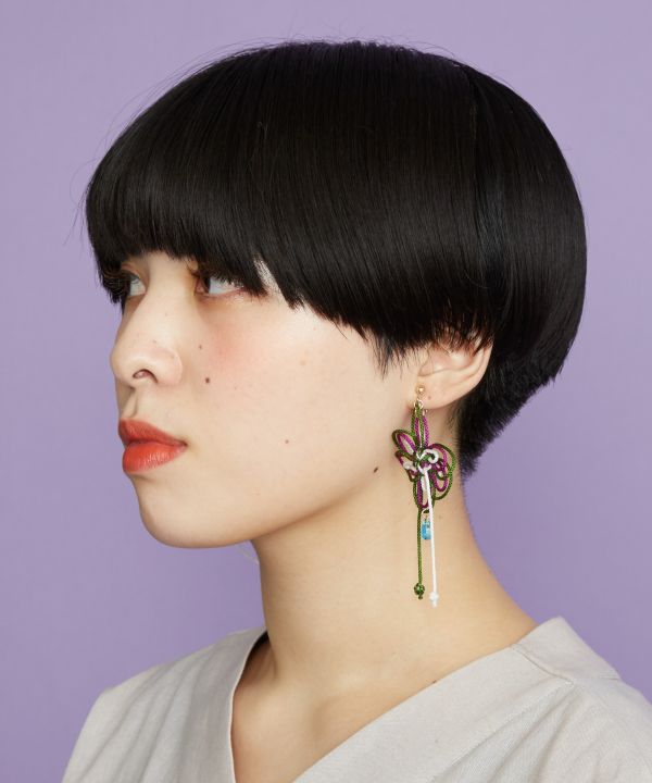 Pendientes de clip de flor trenzada