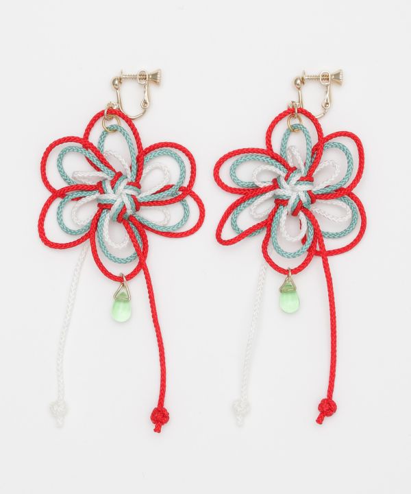 Pendientes de clip de flor trenzada
