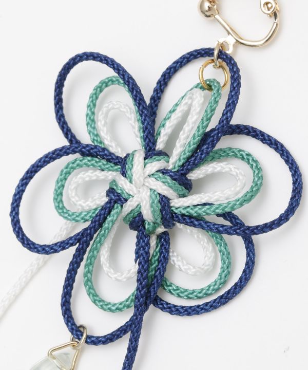 Pendientes de clip de flor trenzada