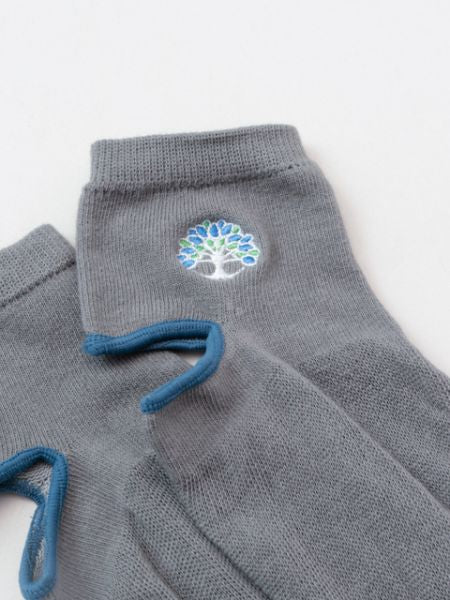 Embroidered Yoga Leg Covers by AMINA - Ametsuchi