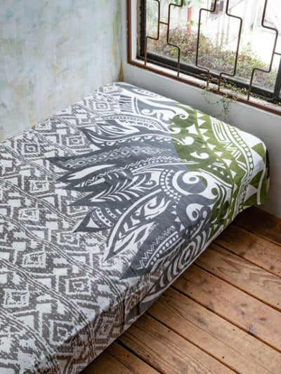 Couvre-lit à motif de plumes Navajo | Tissu multi