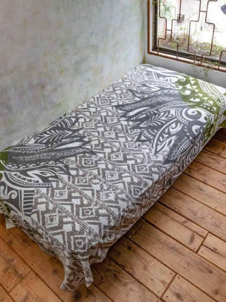 Geom Feather Pattern Decorative Cloth