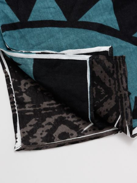 Geom Feather Pattern Decorative Cloth